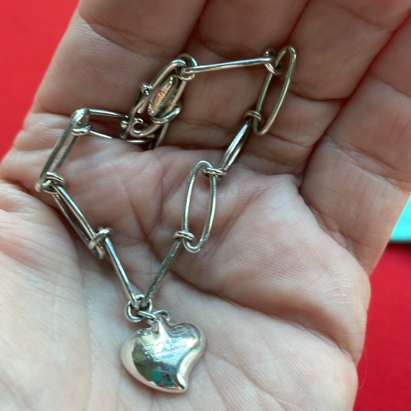 TIFFANY ELSA PERETTI STERLING BRACELET WITH HEART CHARM - Picture 7 of 8